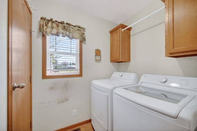 313 Market Avenue NW, Mitchellville, IA 50169