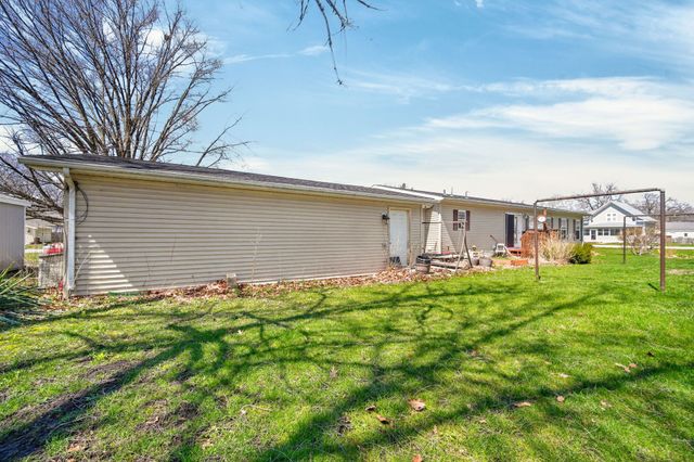 313 Market Avenue NW, Mitchellville, IA 50169