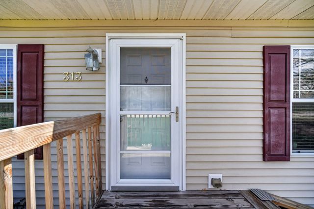 313 Market Avenue NW, Mitchellville, IA 50169