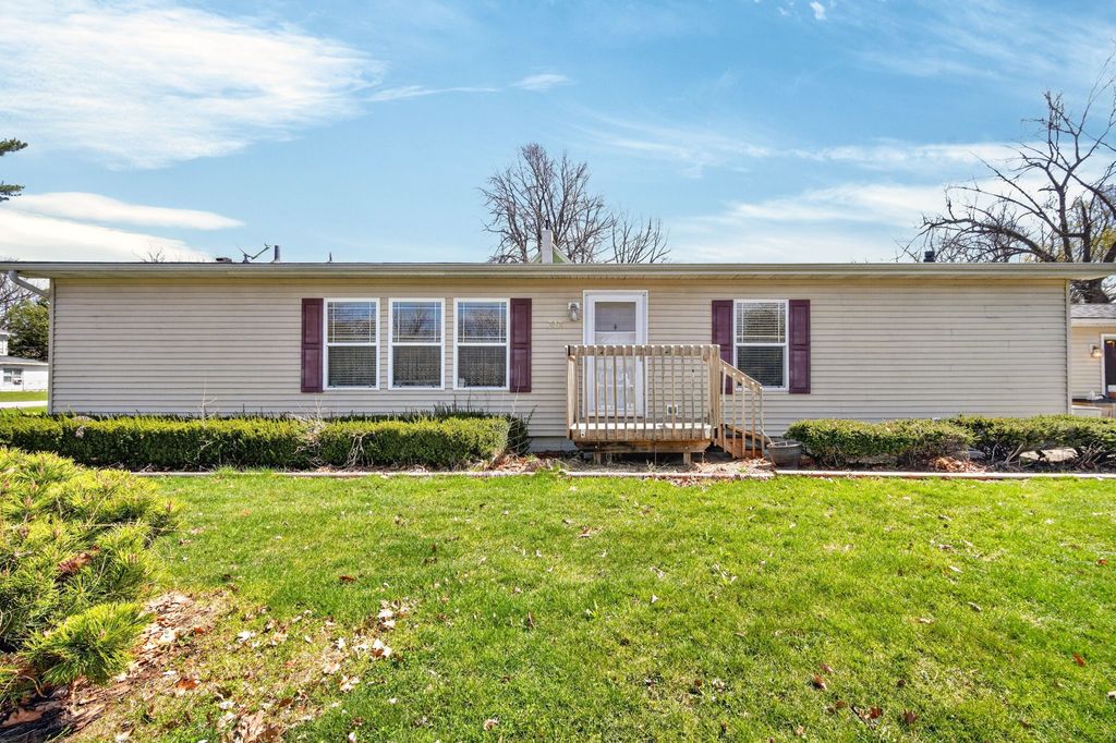 313 Market Avenue NW, Mitchellville, IA 50169