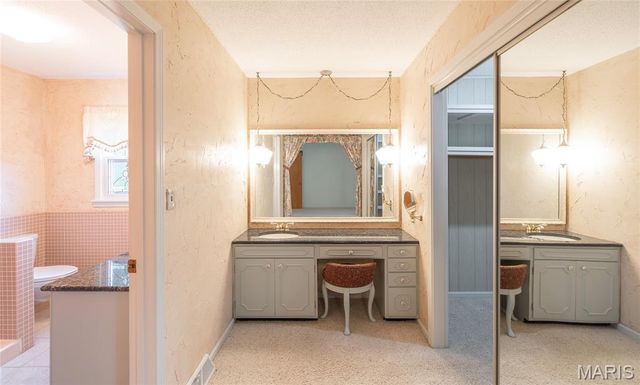 1322 Highway O, Rolla, MO 65401