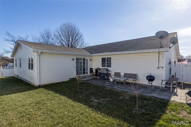 50 Swan Lane, Farmington, MO 63640