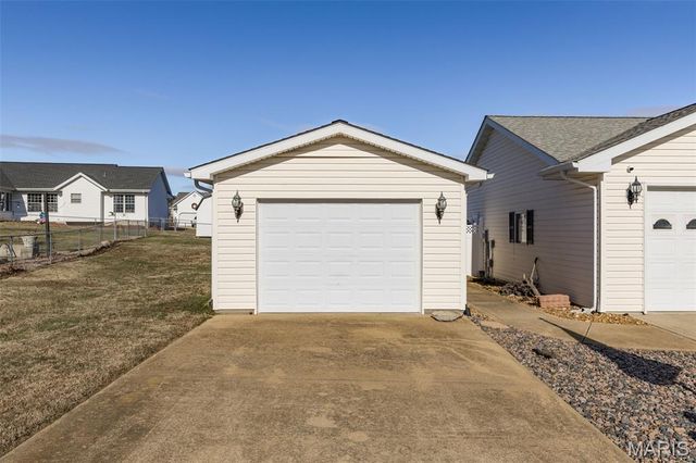50 Swan Lane, Farmington, MO 63640