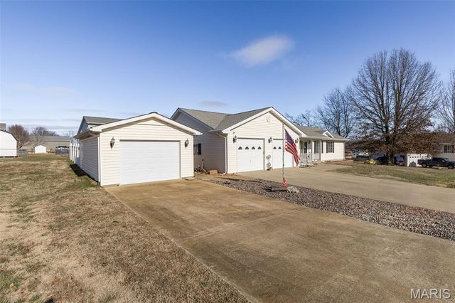 50 Swan Lane, Farmington, MO 63640