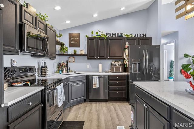 50 Swan Lane, Farmington, MO 63640