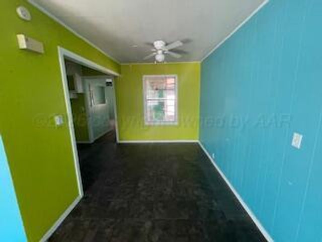 218 N Gaines Avenue, Tulia, TX 79088