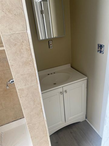 16526 Steel Street, Detroit, MI 48235