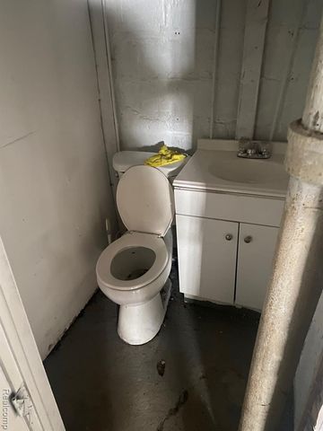 16526 Steel Street, Detroit, MI 48235