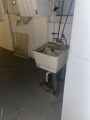 16526 Steel Street, Detroit, MI 48235