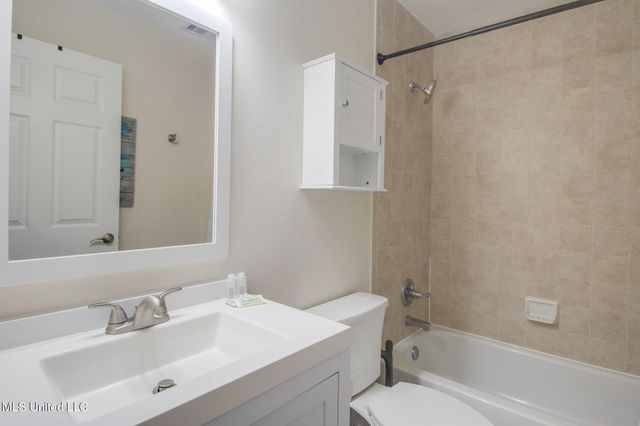 1282 Beach Boulevard, 208, Biloxi, MS 39530