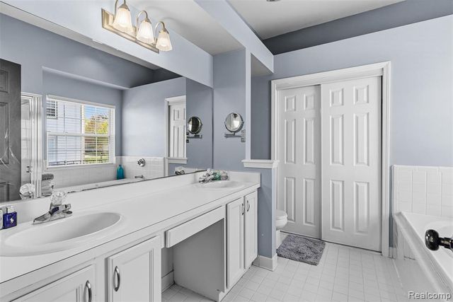 4092 Autumn Wood Drive, Fenton, MI 48430