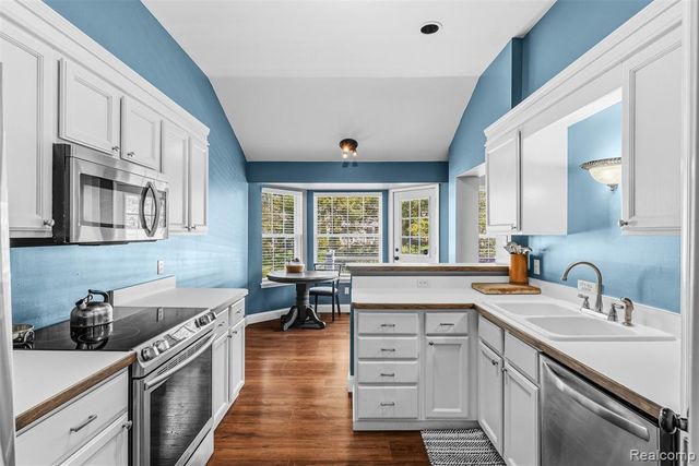 4092 Autumn Wood Drive, Fenton, MI 48430