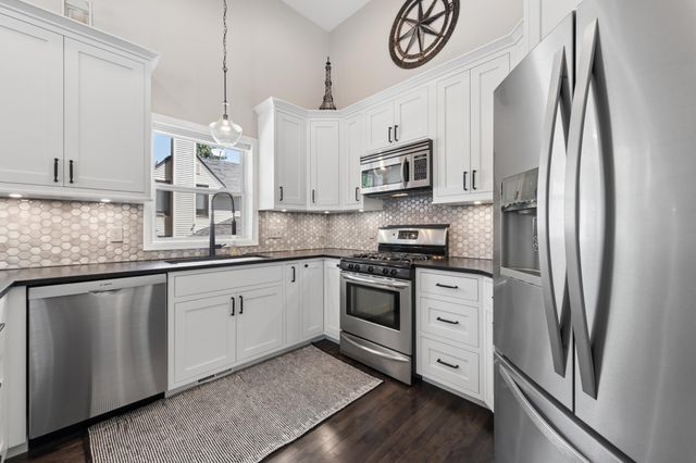 634 6th Avenue S, Hopkins, MN 55343