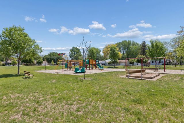634 6th Avenue S, Hopkins, MN 55343