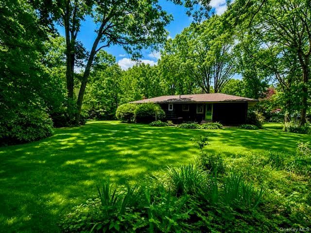 33 Summit Drive, Smithtown, NY 11787
