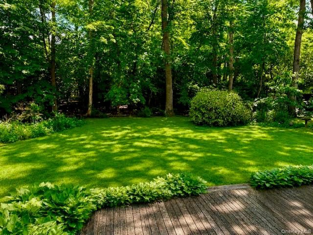 33 Summit Drive, Smithtown, NY 11787