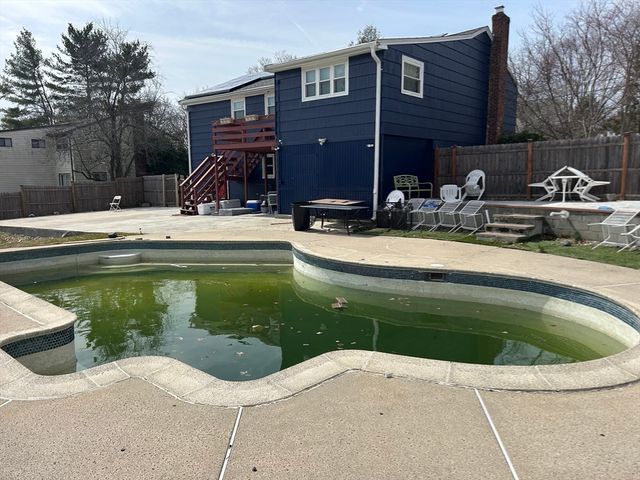 5 Dartmouth St, Randolph, MA 02368