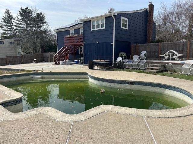 5 Dartmouth St, Randolph, MA 02368