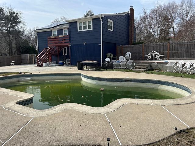 5 Dartmouth St, Randolph, MA 02368