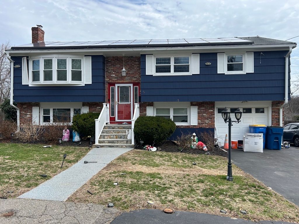 5 Dartmouth St, Randolph, MA 02368
