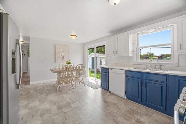 1204 ST AGNES DRIVE, Green Bay, WI 54304