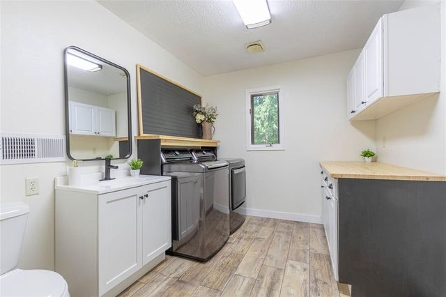 2204 Hillside Drive, Eau Claire, WI 54703