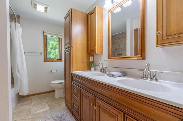 2204 Hillside Drive, Eau Claire, WI 54703