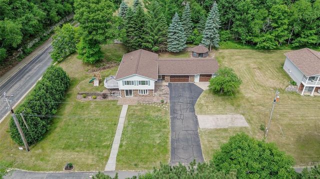 2204 Hillside Drive, Eau Claire, WI 54703