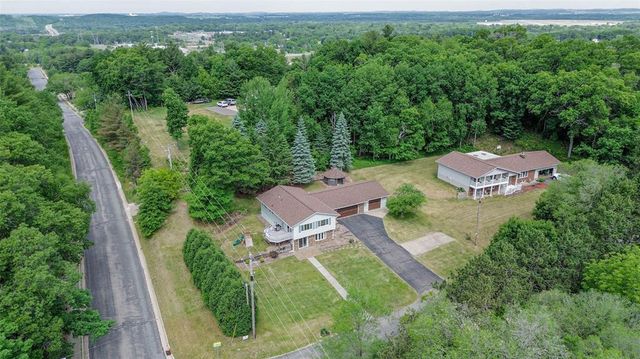 2204 Hillside Drive, Eau Claire, WI 54703