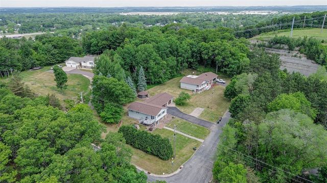 2204 Hillside Drive, Eau Claire, WI 54703