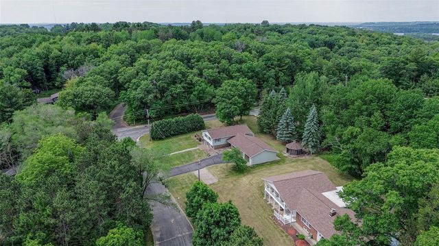 2204 Hillside Drive, Eau Claire, WI 54703