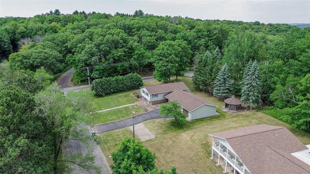 2204 Hillside Drive, Eau Claire, WI 54703