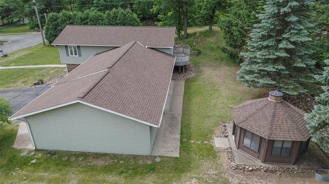 2204 Hillside Drive, Eau Claire, WI 54703