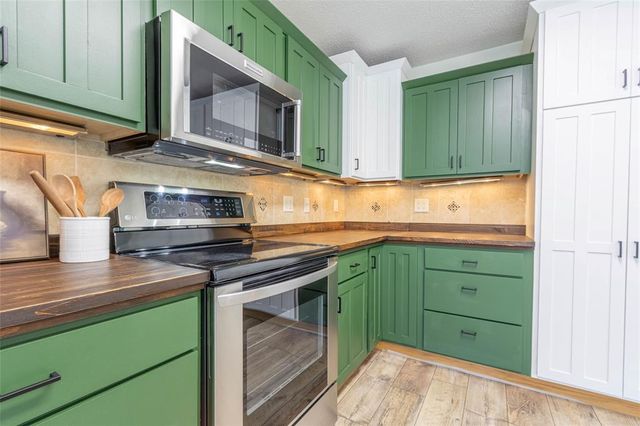2204 Hillside Drive, Eau Claire, WI 54703