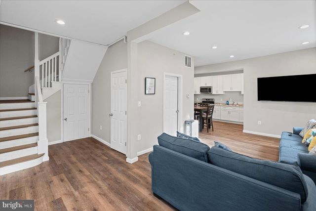 2101 ELSINORE AVE, Baltimore, MD 21216