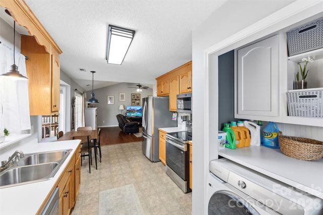 106 Kingsford Drive, Stanley, NC 28164