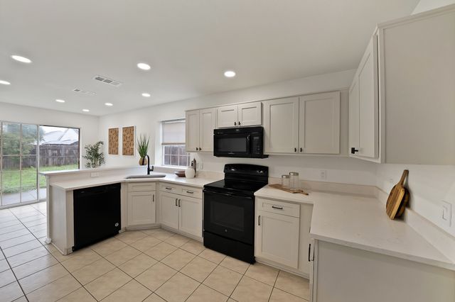 7548 Meadow Creek Drive, Fort Worth, TX 76123