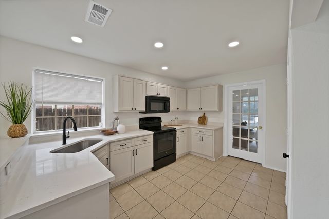 7548 Meadow Creek Drive, Fort Worth, TX 76123