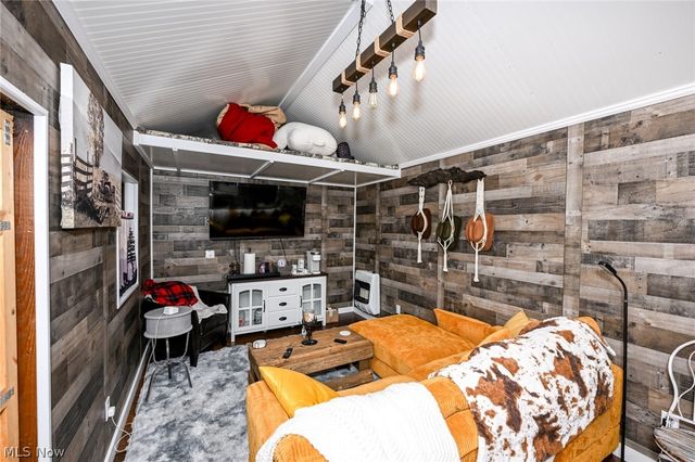 12345 Stafford Road, Chagrin Falls, OH 44023