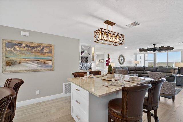 1080 W PEPPERTREE LANE 305A, Sarasota, FL 34242