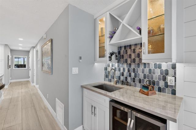 1080 W PEPPERTREE LANE 305A, Sarasota, FL 34242