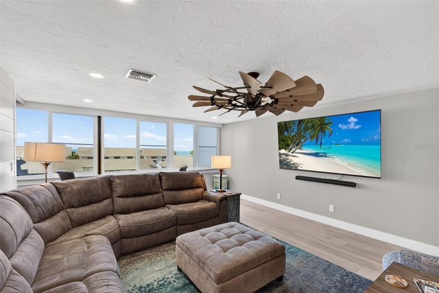 1080 W PEPPERTREE LANE 305A, Sarasota, FL 34242