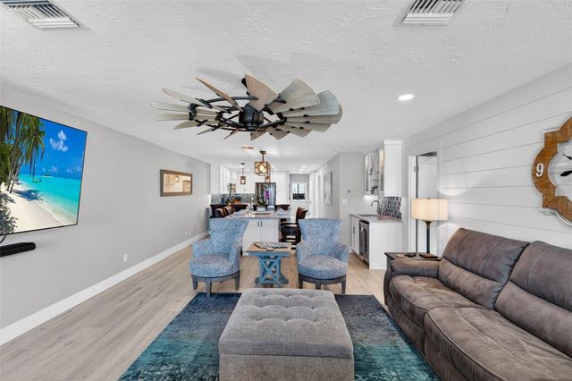 1080 W PEPPERTREE LANE 305A, Sarasota, FL 34242