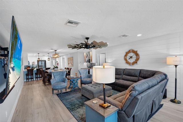 1080 W PEPPERTREE LANE 305A, Sarasota, FL 34242