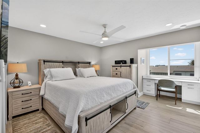 1080 W PEPPERTREE LANE 305A, Sarasota, FL 34242