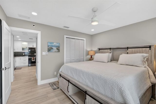 1080 W PEPPERTREE LANE 305A, Sarasota, FL 34242