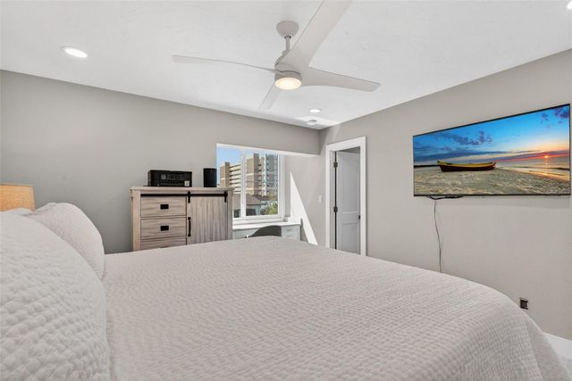 1080 W PEPPERTREE LANE 305A, Sarasota, FL 34242