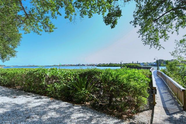 1080 W PEPPERTREE LANE 305A, Sarasota, FL 34242