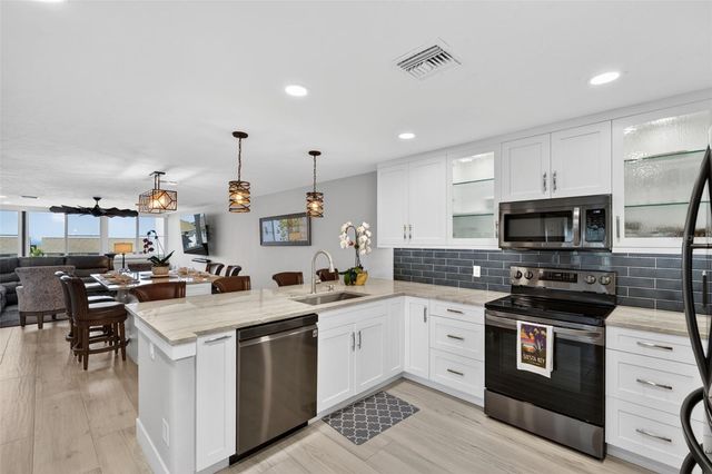 1080 W PEPPERTREE LANE 305A, Sarasota, FL 34242