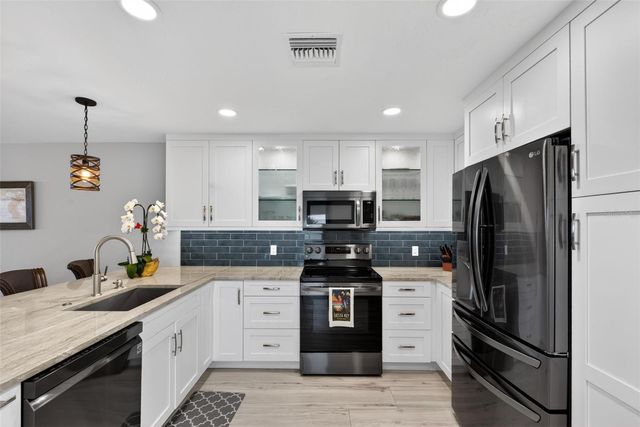 1080 W PEPPERTREE LANE 305A, Sarasota, FL 34242